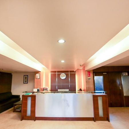 Lucky Hotel Goregaon Bombay Exterior foto