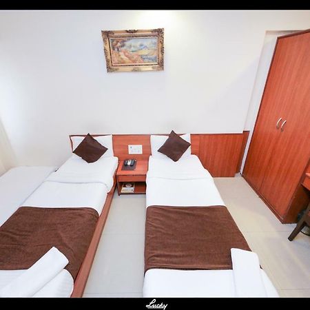 Lucky Hotel Goregaon Bombay Exterior foto