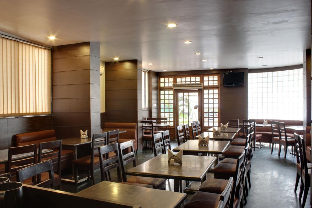 Lucky Hotel Goregaon Bombay Exterior foto