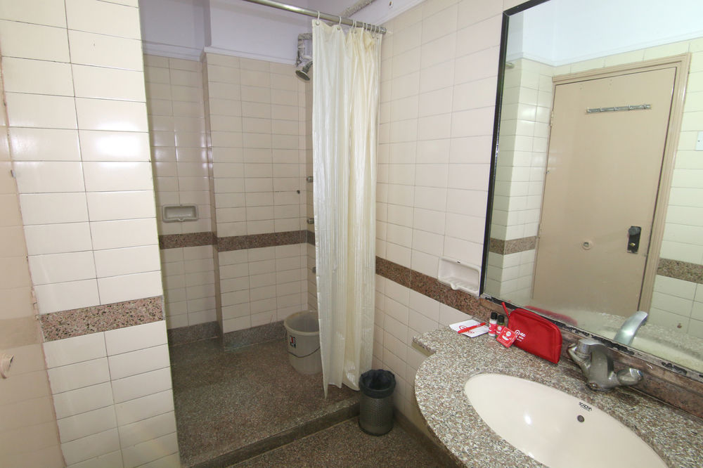Lucky Hotel Goregaon Bombay Exterior foto