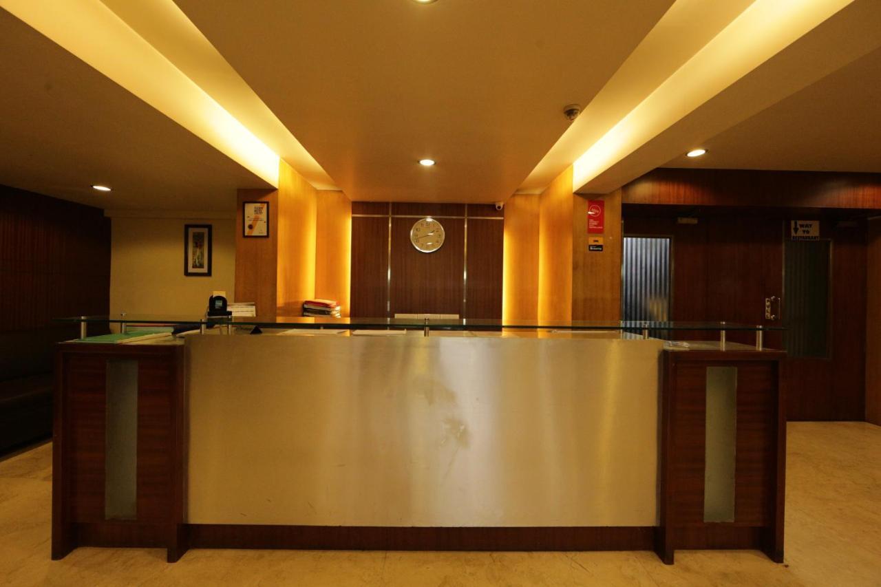 Lucky Hotel Goregaon Bombay Exterior foto