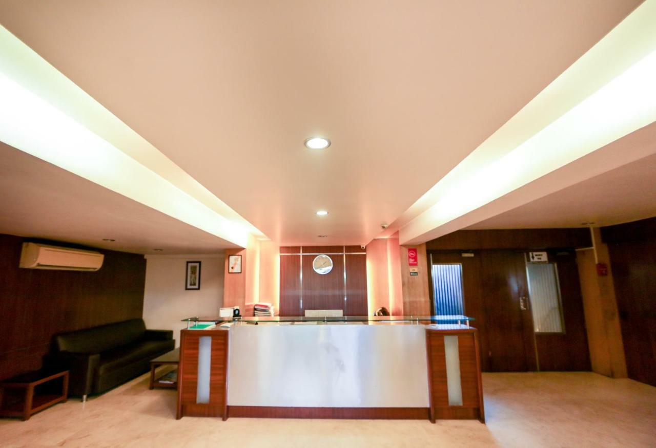 Lucky Hotel Goregaon Bombay Exterior foto