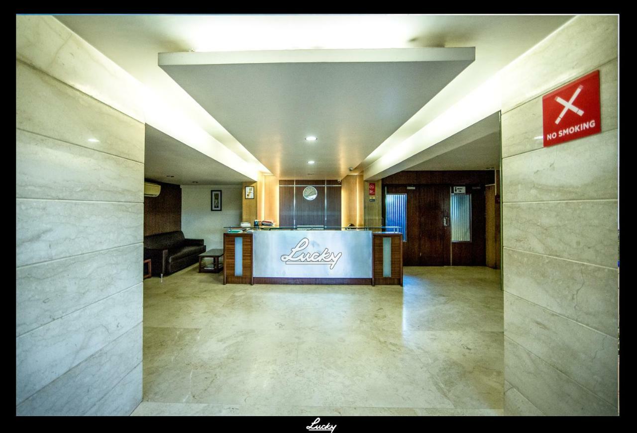 Lucky Hotel Goregaon Bombay Exterior foto