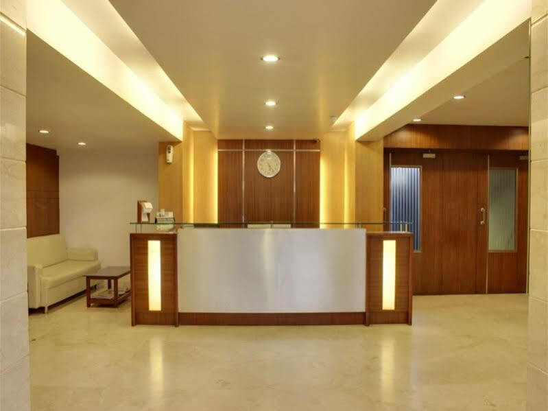 Lucky Hotel Goregaon Bombay Exterior foto
