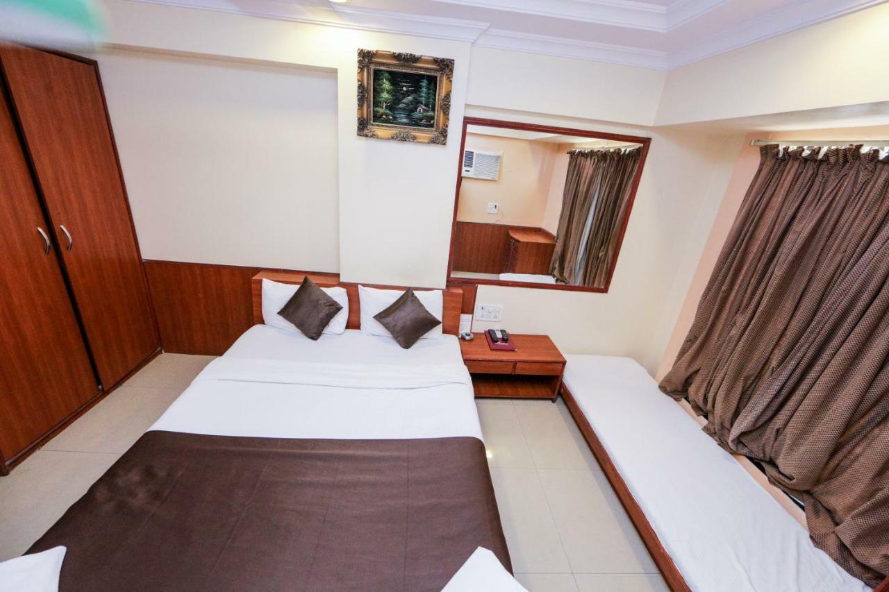 Lucky Hotel Goregaon Bombay Exterior foto