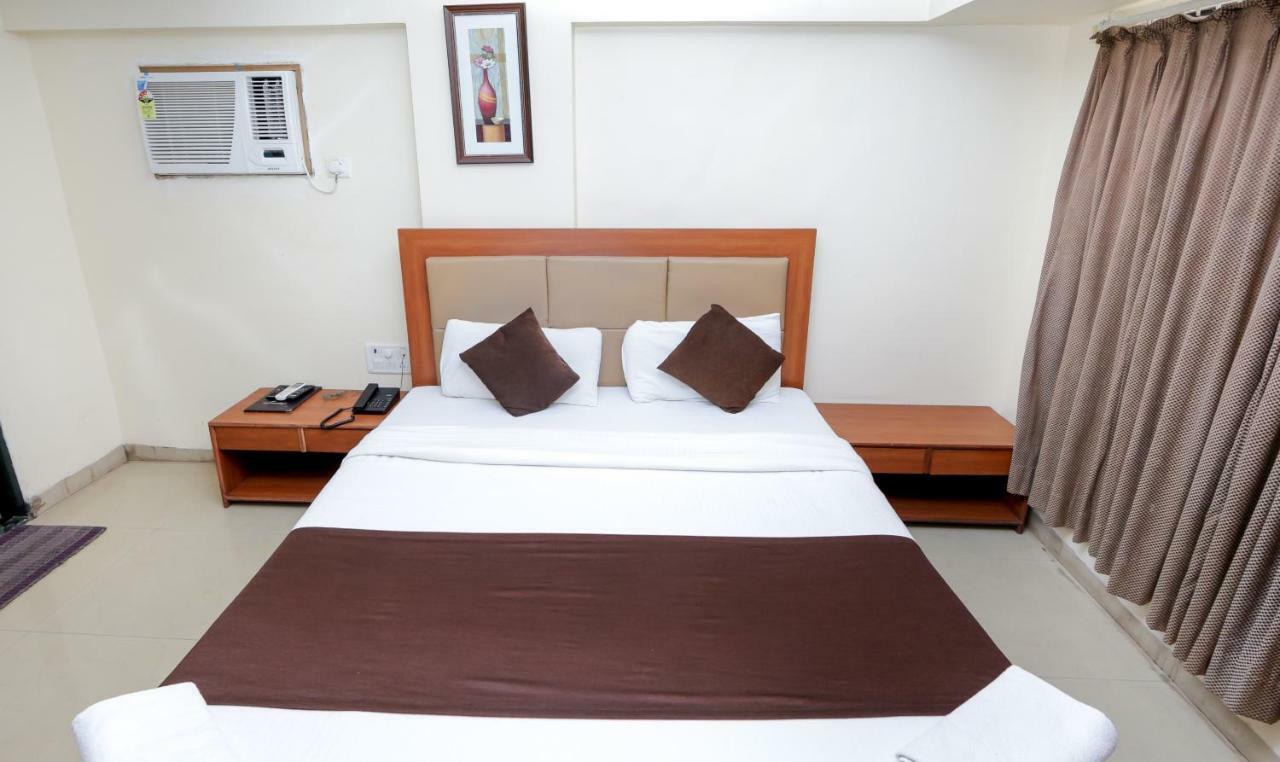 Lucky Hotel Goregaon Bombay Exterior foto
