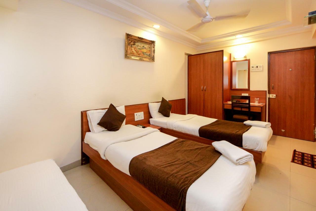 Lucky Hotel Goregaon Bombay Exterior foto