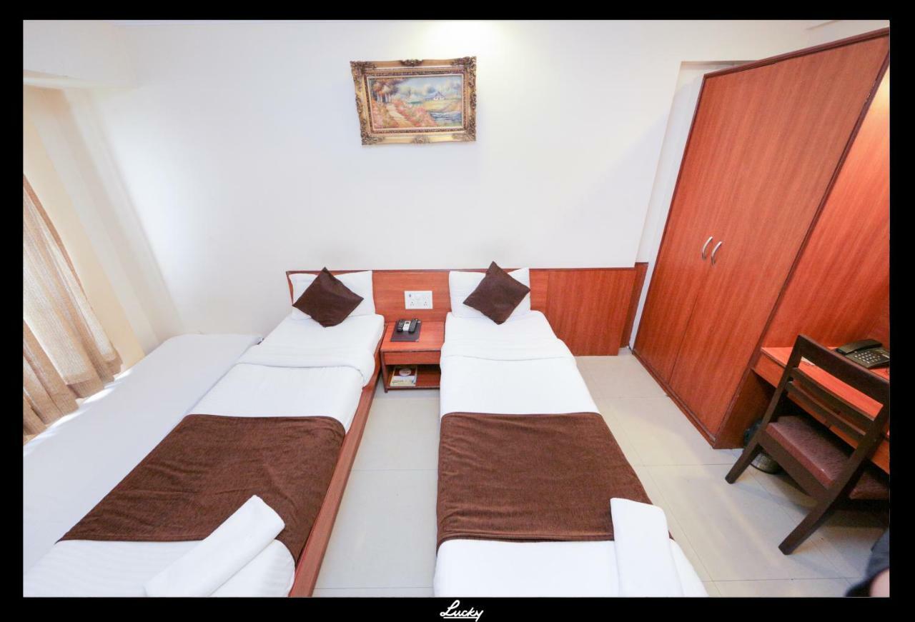 Lucky Hotel Goregaon Bombay Exterior foto