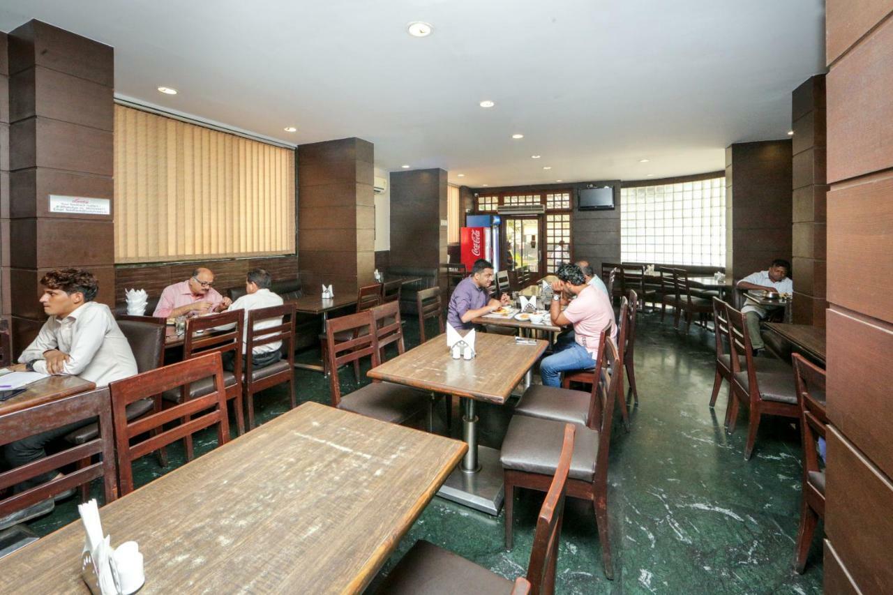 Lucky Hotel Goregaon Bombay Exterior foto
