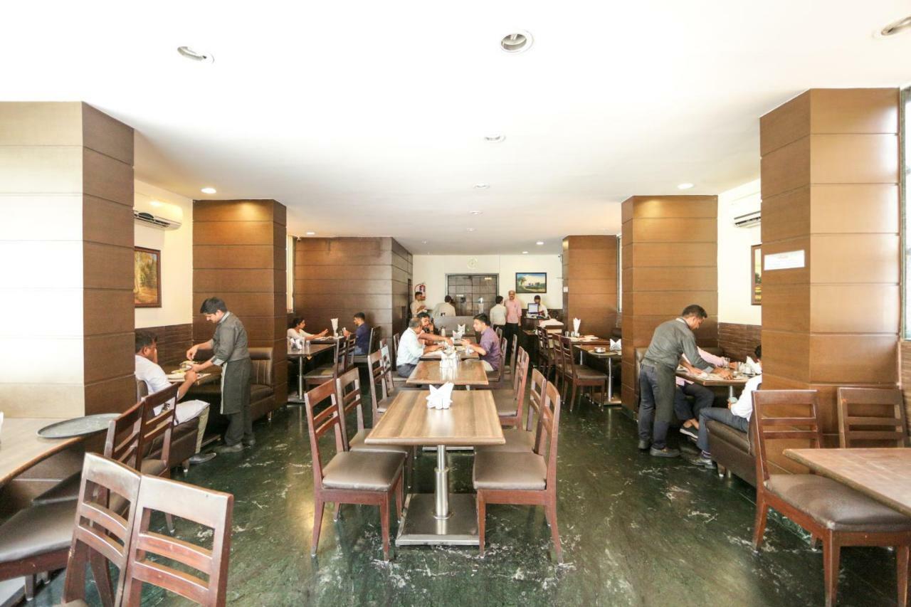 Lucky Hotel Goregaon Bombay Exterior foto