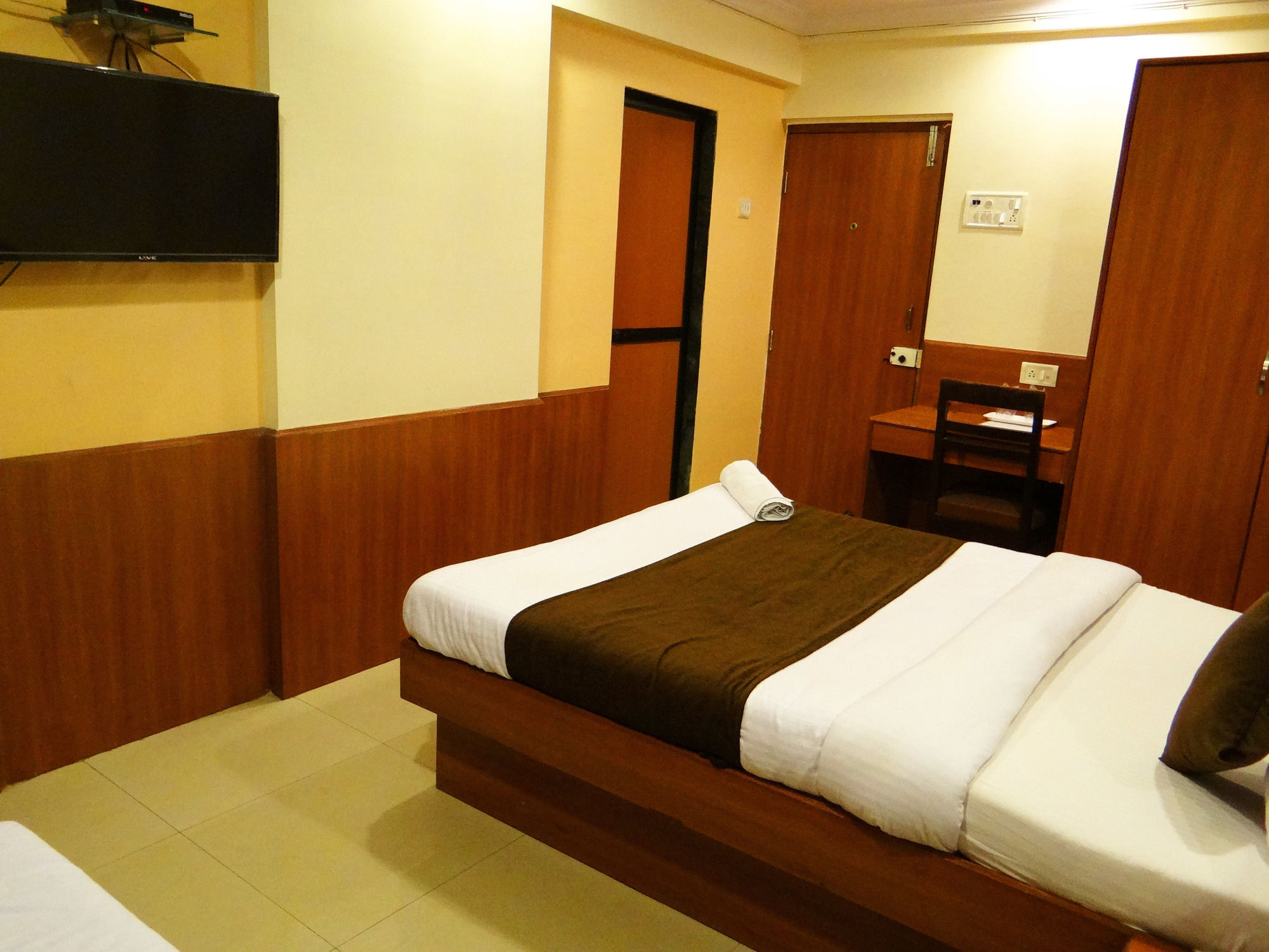 Lucky Hotel Goregaon Bombay Exterior foto