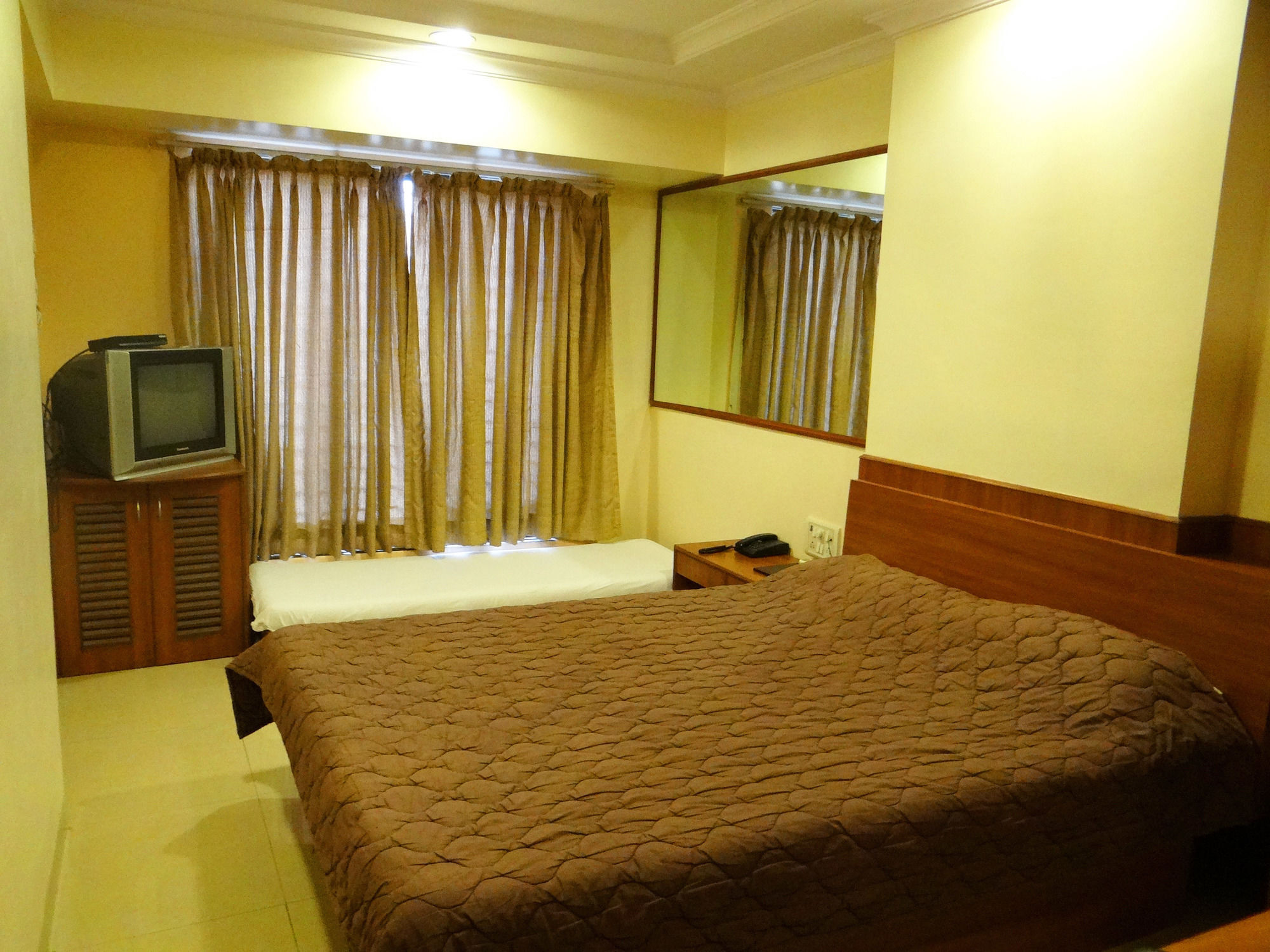 Lucky Hotel Goregaon Bombay Exterior foto