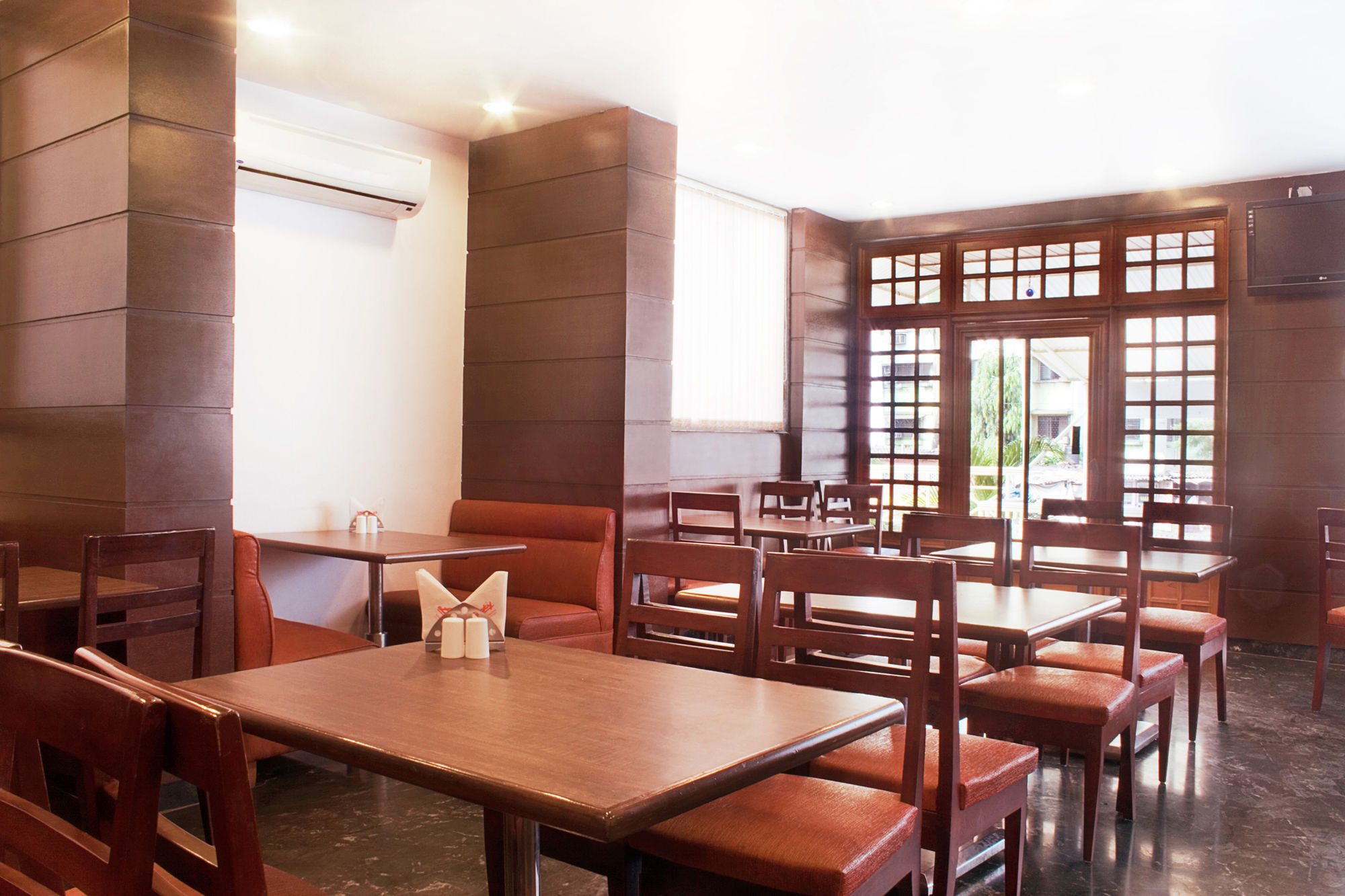 Lucky Hotel Goregaon Bombay Exterior foto