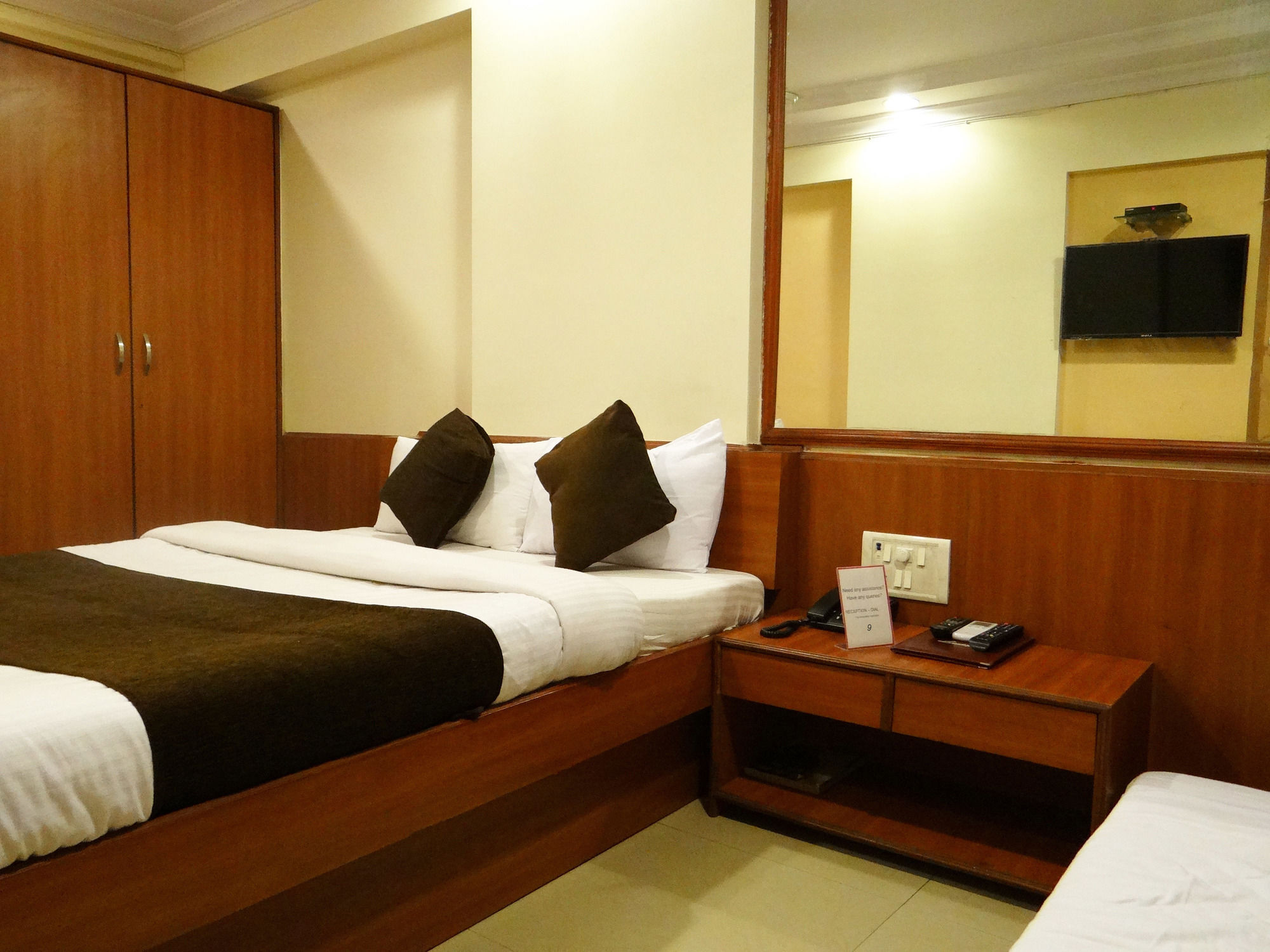 Lucky Hotel Goregaon Bombay Exterior foto